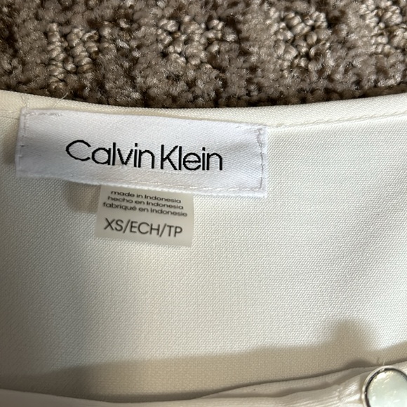 Calvin Klein gorgeous blouse - Picture 4 of 5